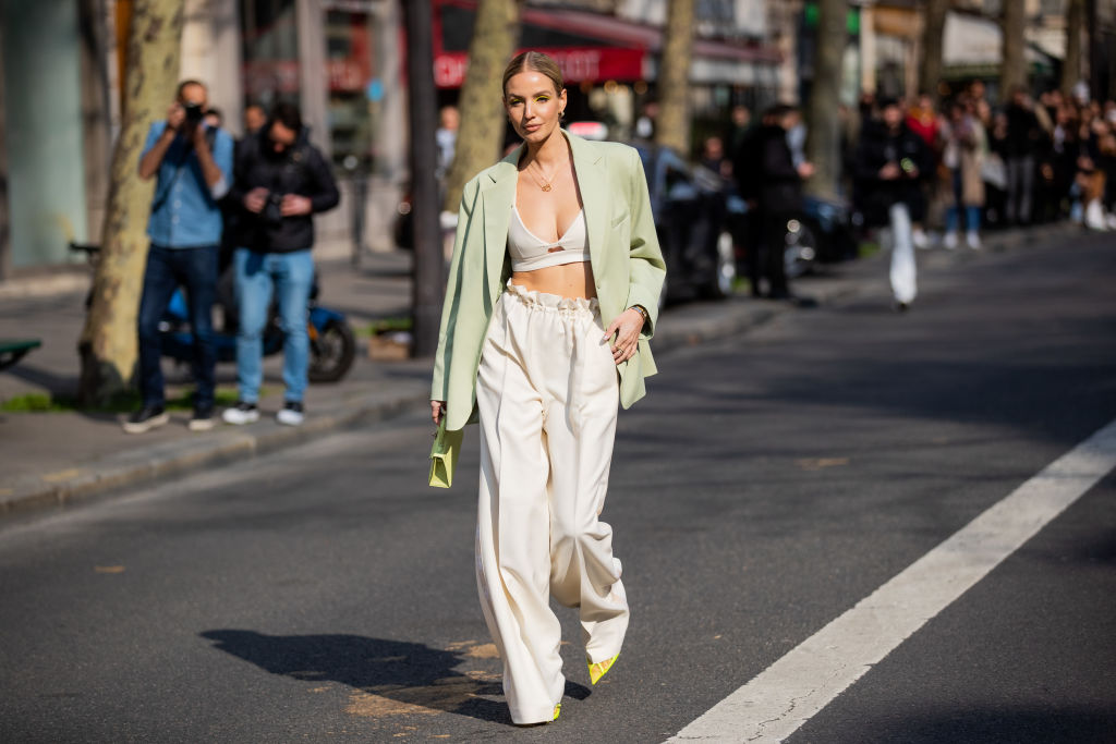 1647528499 The 2022 fashion trend that everyone rocks a bare stomach